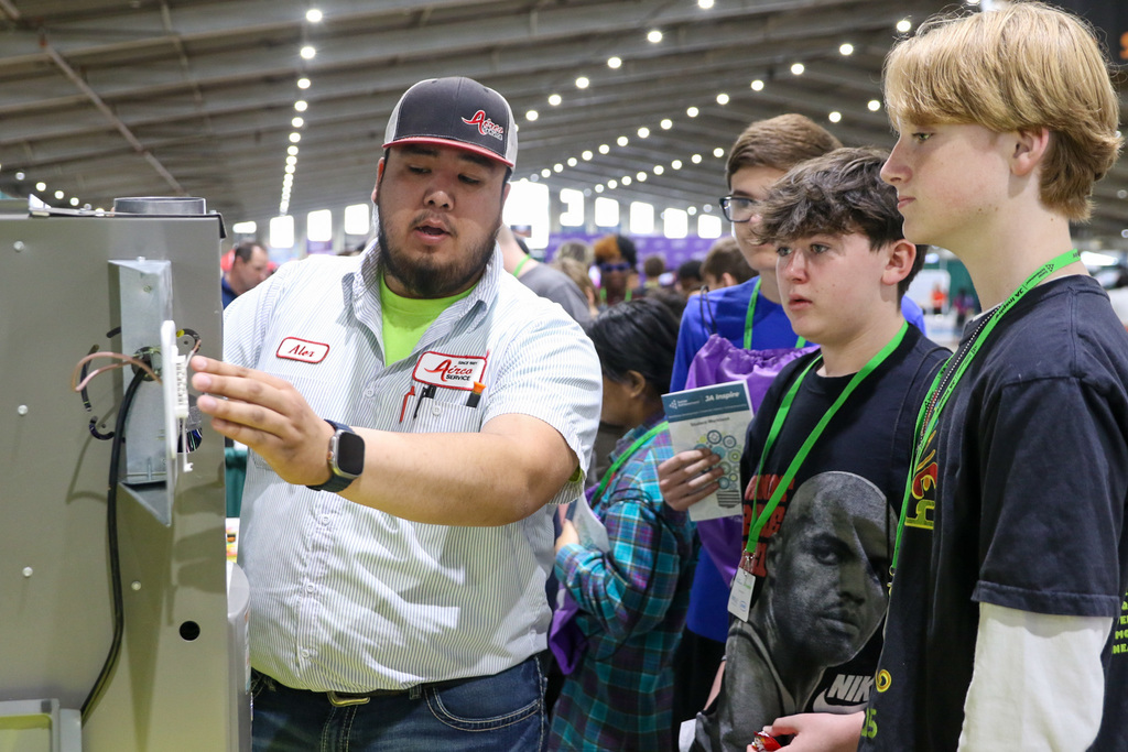 students learning how to wire hvac unit from a pro