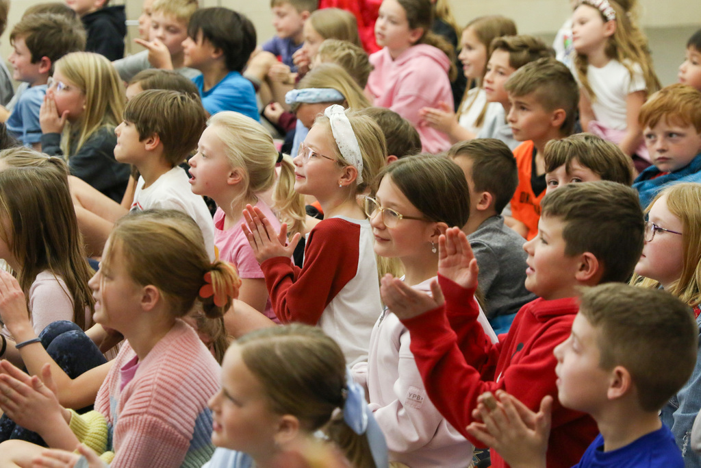 Southeast students clapping