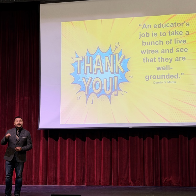 Luis Cruz presenting 