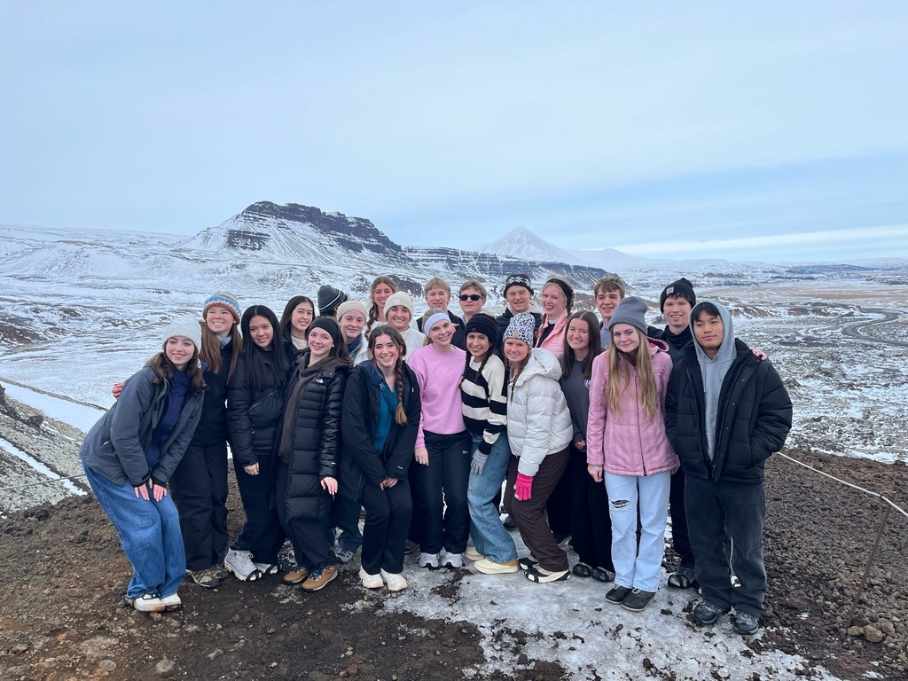 ISP Students pose for a photos in front of glaciers.