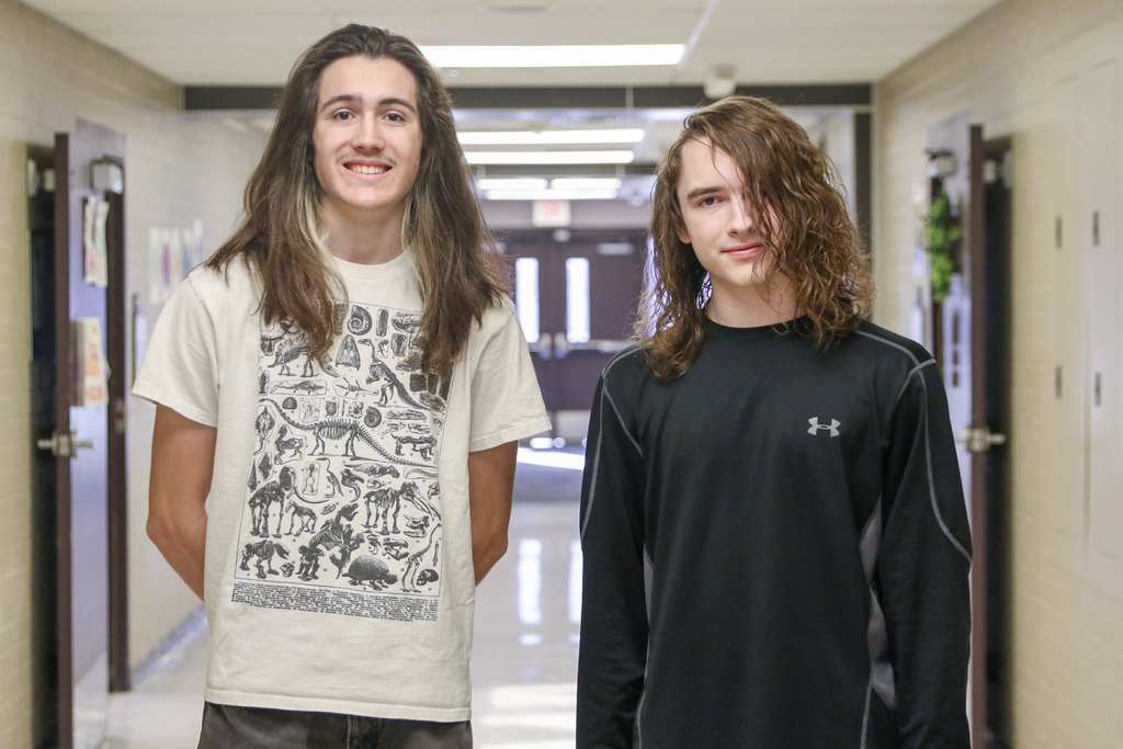 Asher Wander and Ryker Sanders stand next to each other in the art hallway for a photo.