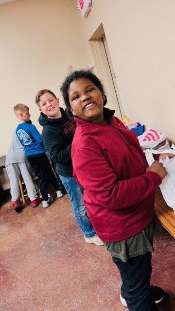 5th grade class food drive winner at the Jenks food bank