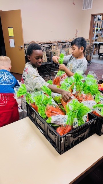 5th grade class food drive winner at the Jenks food bank