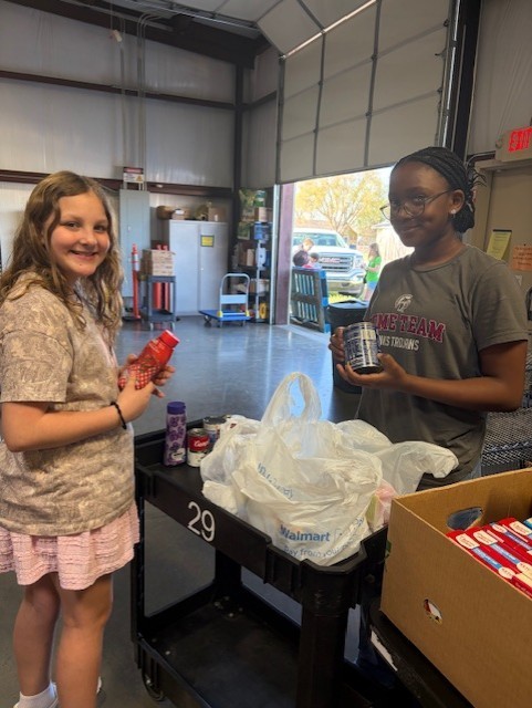 5th grade class food drive winner at the Jenks food bank