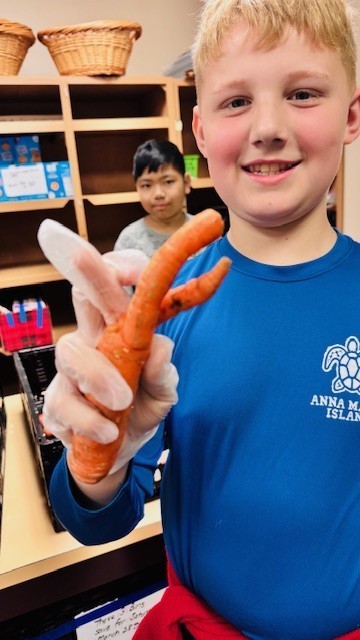 5th grade class food drive winner at the Jenks food bank