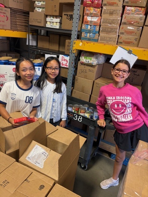 5th grade class food drive winner at the Jenks food bank