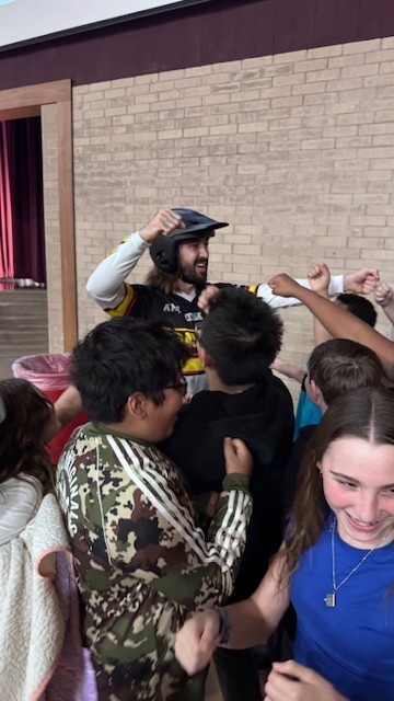 5th graders high fiving the special guest