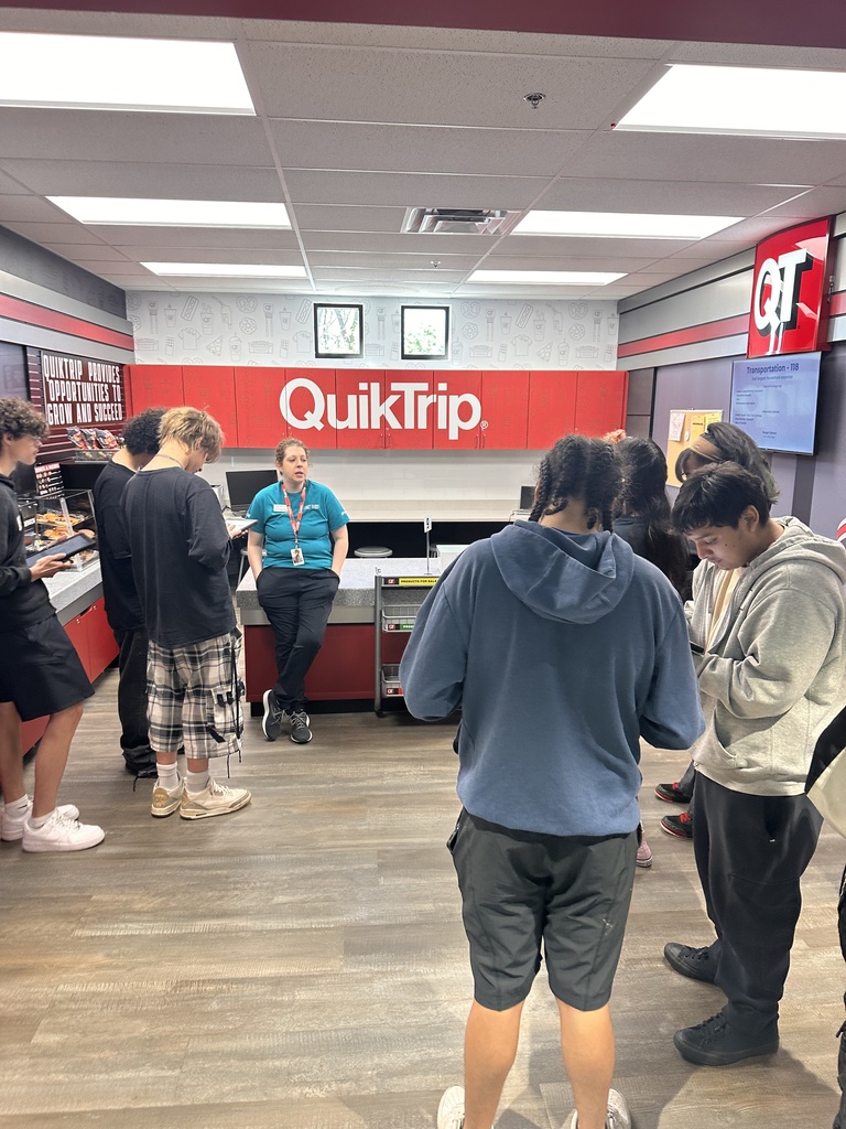 Students receiving instructions from a Finance Park Volunteer 