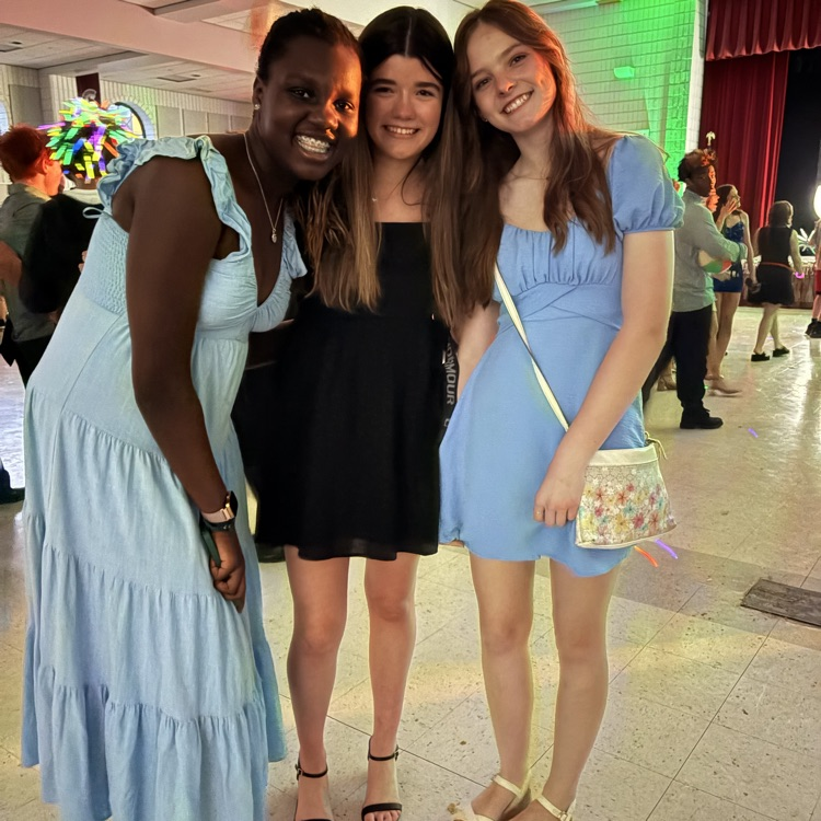 3 girls at dance 
