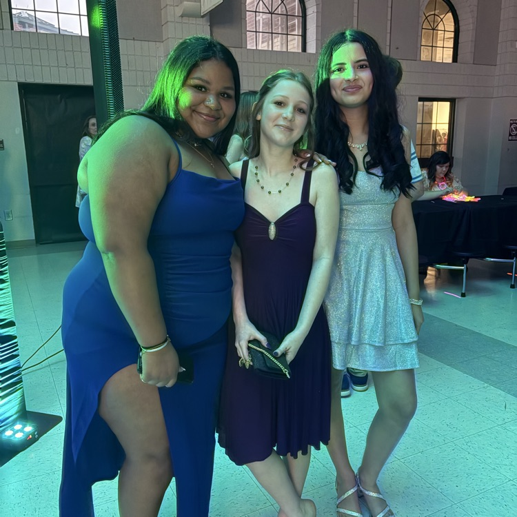 3 girls at dance 