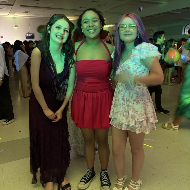 3 girls at dance 