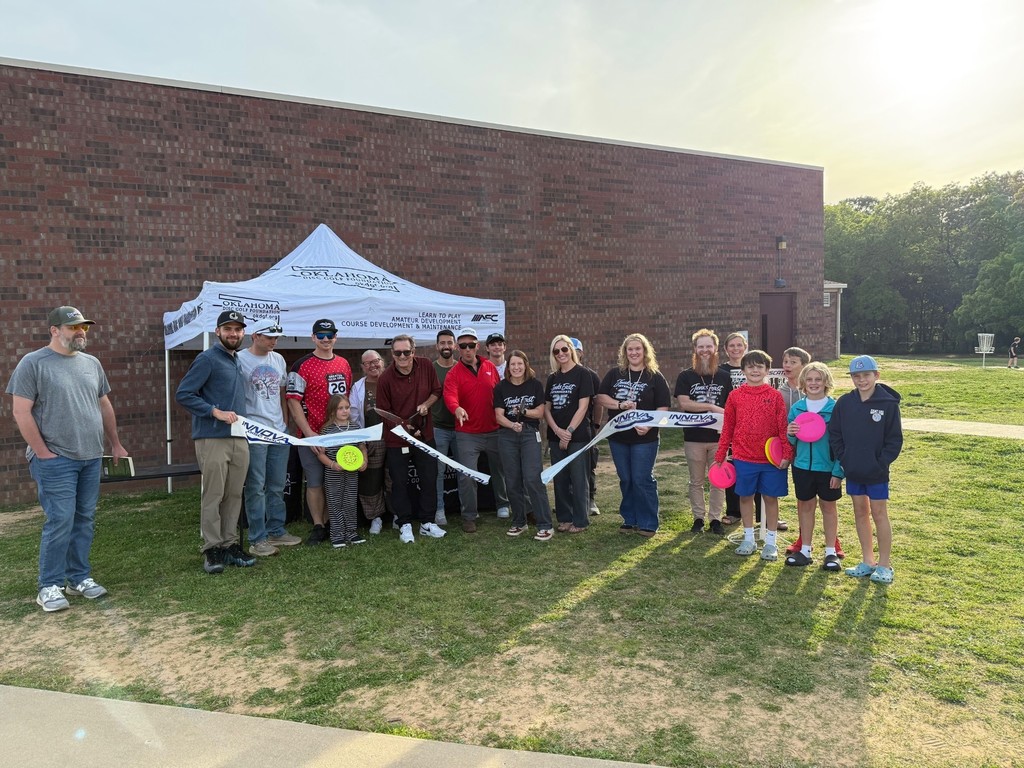ribbon cutting for the Disc golf lunch club