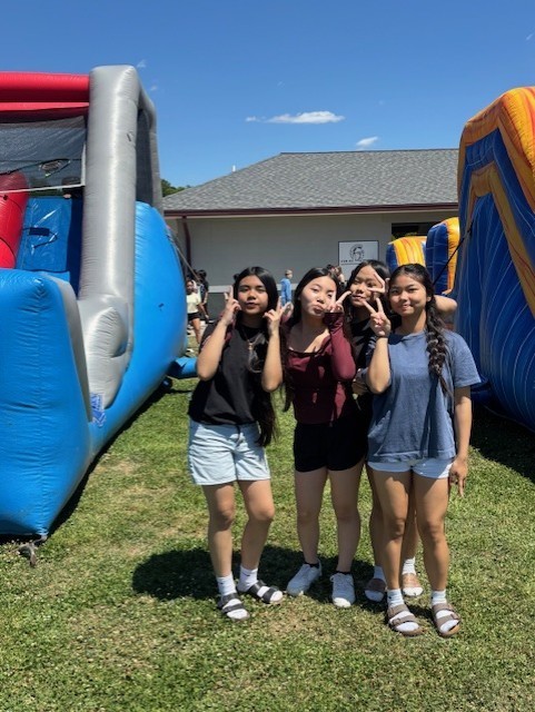 4 girls posing