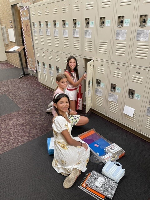 students practicing lockers at Meet the Teacher