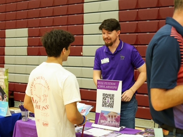 student talking to a college representative from southwestern