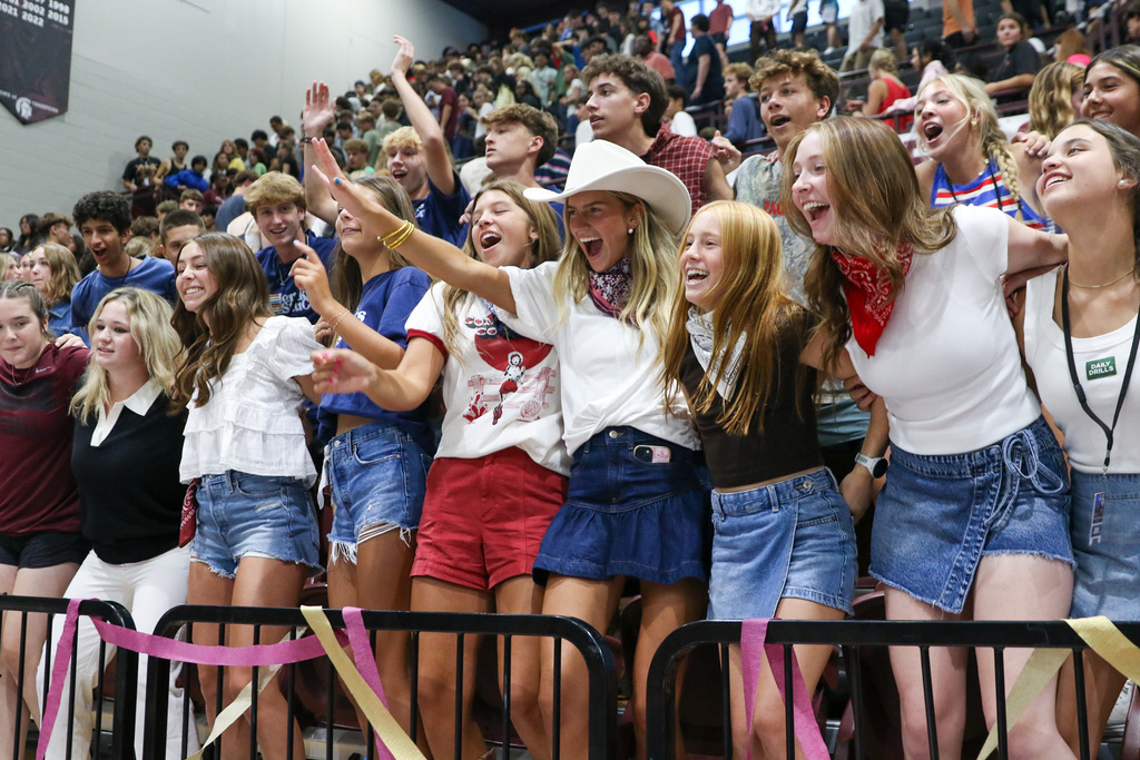 jhs junior girls cheering. they all have western wear on