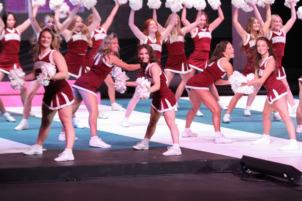 varsity pom squad dancing