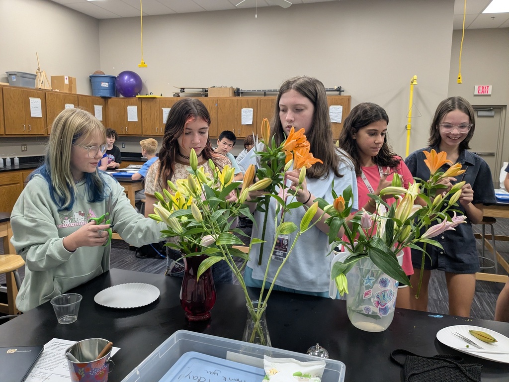 5 female students choosing flowers for their science experiment