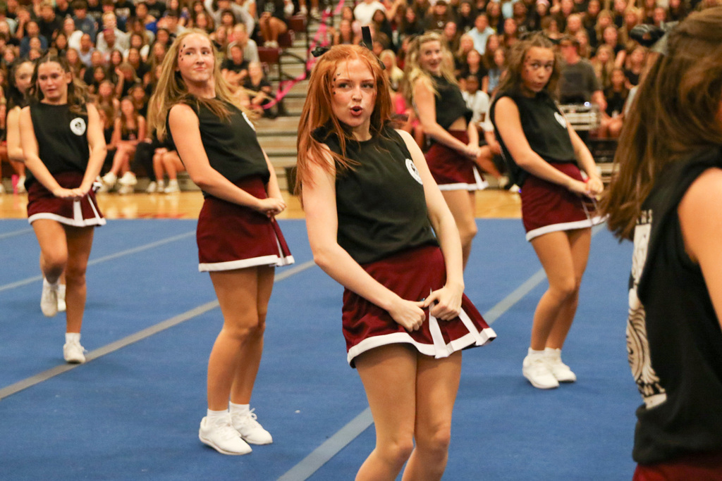 pom girls dancing their routine