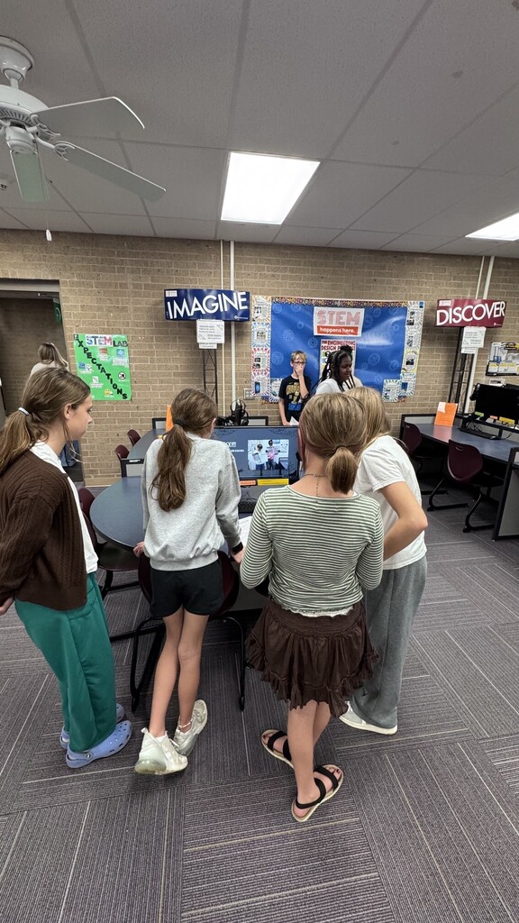 6th graders present STEM projects to 5th graders