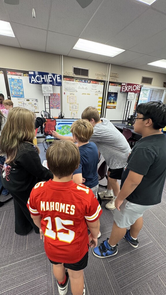 6th graders present STEM projects to 5th graders