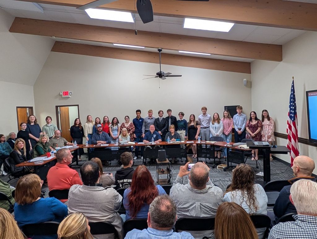 Illinois State Scholars attend BOE Meeting