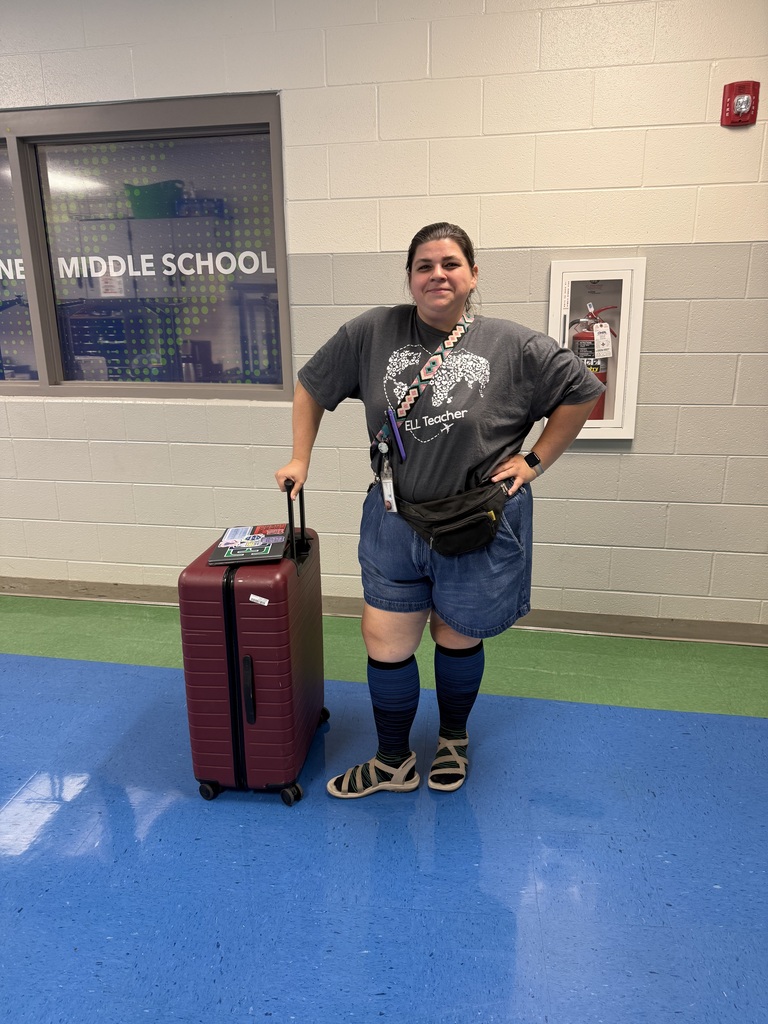 Ms. Lewis in her best tacky tourist gear.