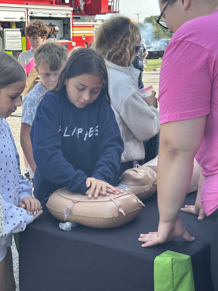 student practicing cpr