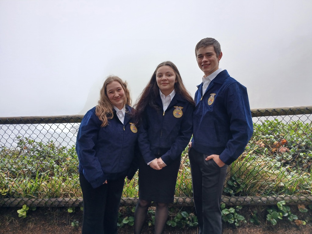 3 FFA students at Cape Meares