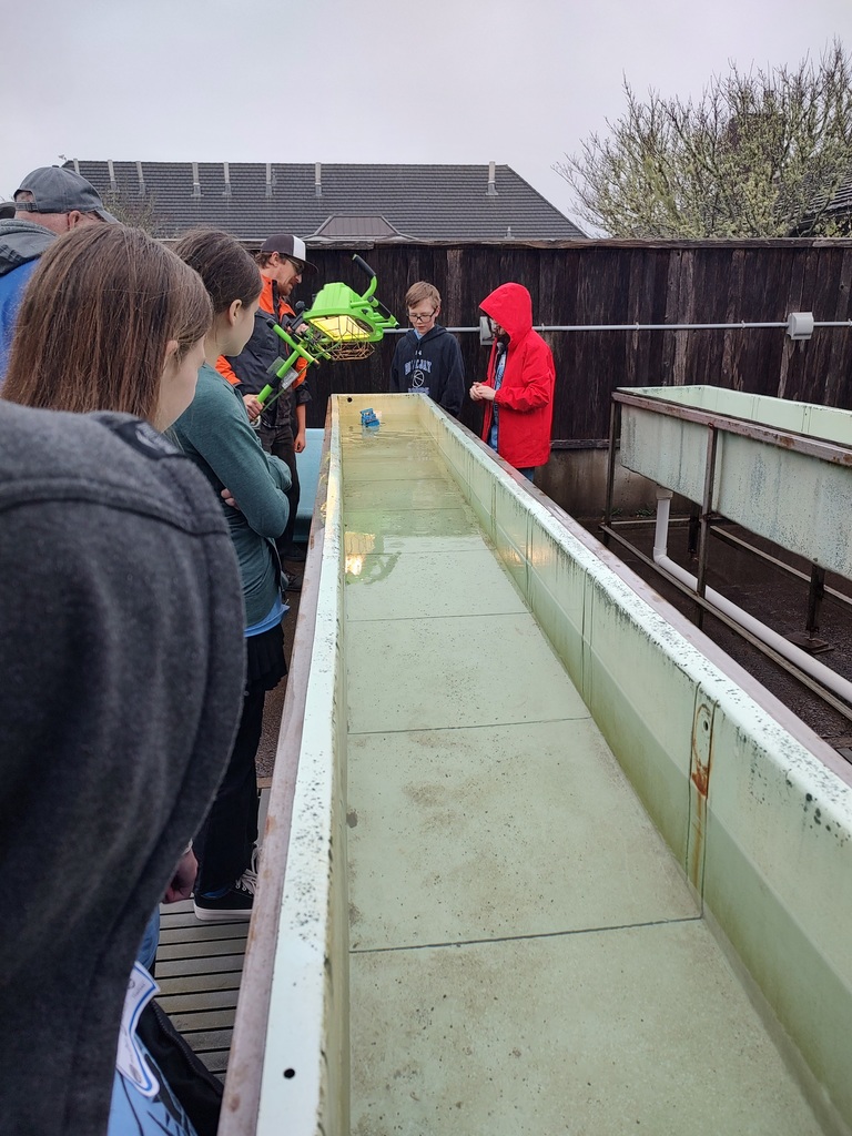 Jewell's Joules  solar tractor boat in the boat competition 