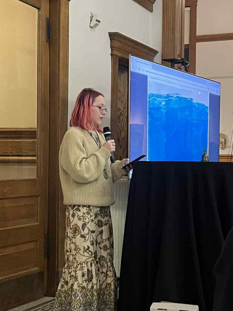 Nikki reading her work