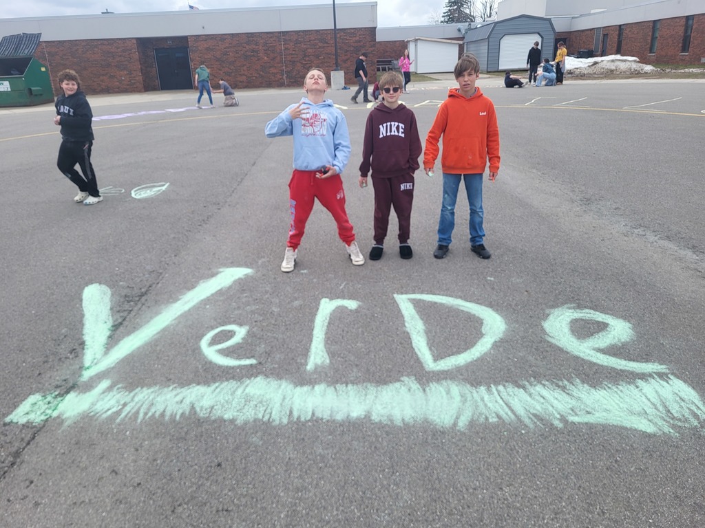 The 6th Grade "Personal Skills"  elective class has taken some time to learn a little Spanish, including colors/colores... 