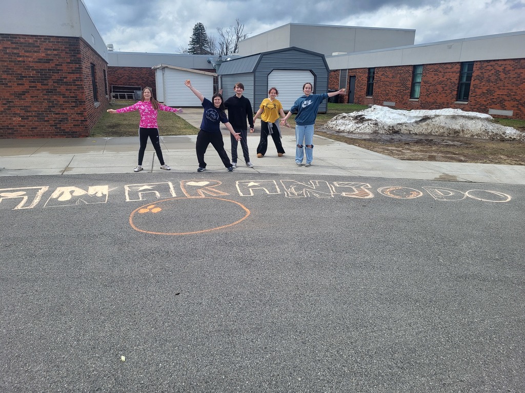 The 6th Grade "Personal Skills"  elective class has taken some time to learn a little Spanish, including colors/colores... 