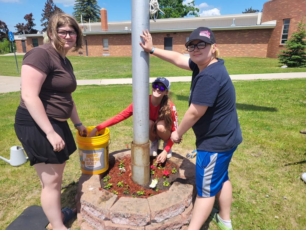 The J-L "Shoe Club" finished up the year with a community service event at the school. We weeded, planted flowers, and mulched around the sign and flag pole!