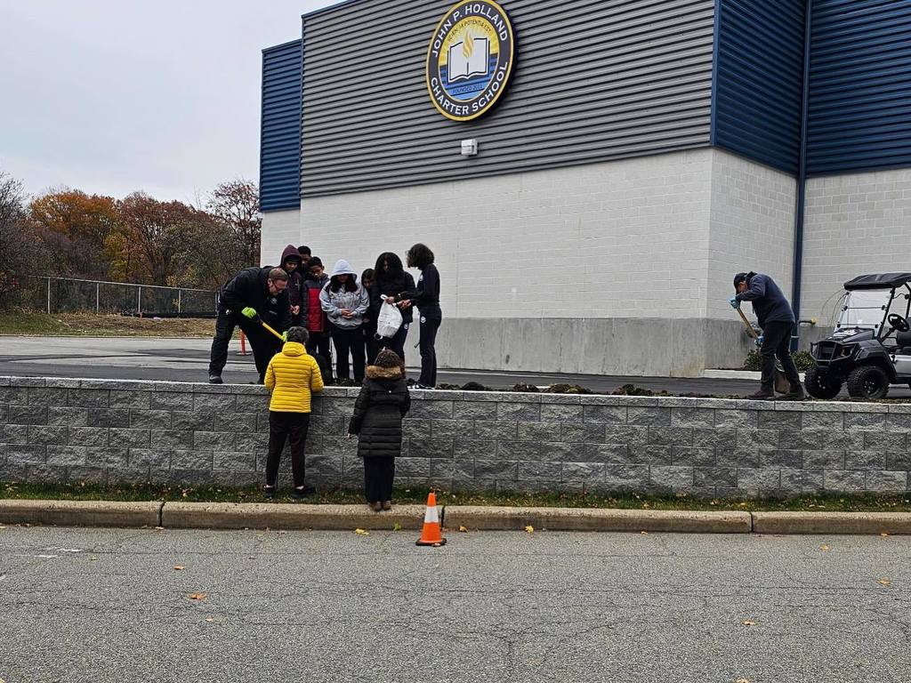 Some of our 8th graders planted 250 daffodils today to help beautify our shared campus as part of JPHCS’s community service mission! 🌼 A huge thanks to City Green for the bulbs and continued support! This is the second year that JPHCS is a grantee of their Tree, Bulb and Native Perennial Grant Program. The “Dig In!” program is funded by the Passaic County Board of County Commissioners.  We can’t wait until Spring to see the flowers bloom. @citygreennj @passaiccountynj