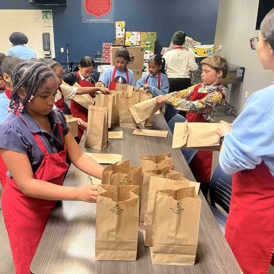   kids volunteering