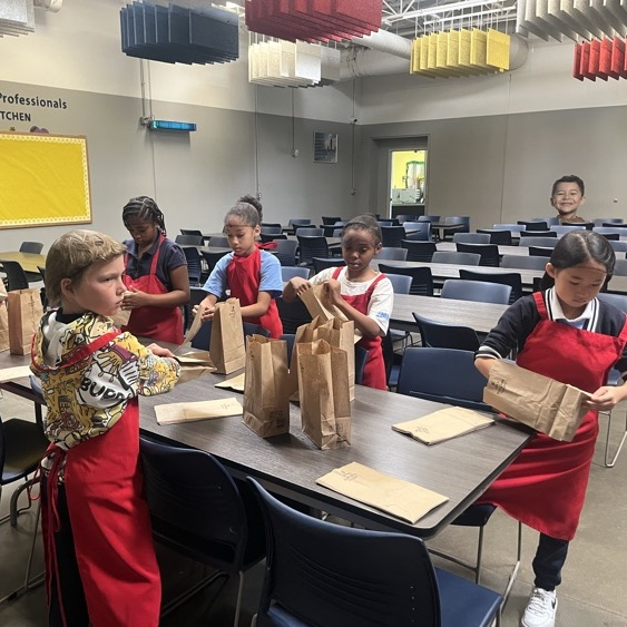   kids volunteering