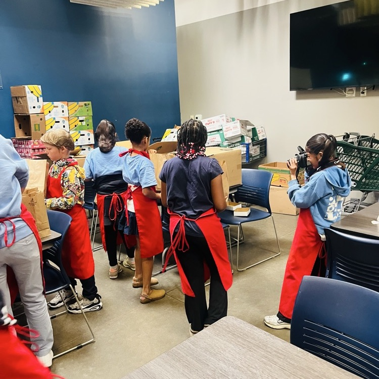   kids volunteering