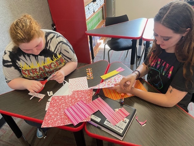 Novel class makes bookmarks