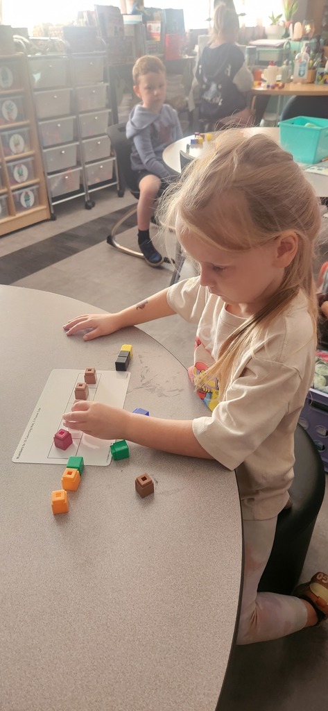 Kindergartner learn 5 frames