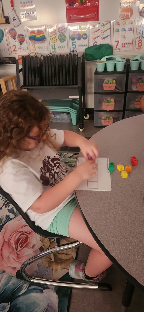 Kindergartner learn 5 frames