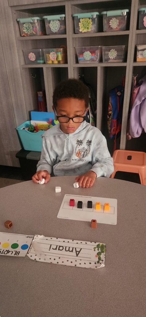 Kindergartner learn 5 frames