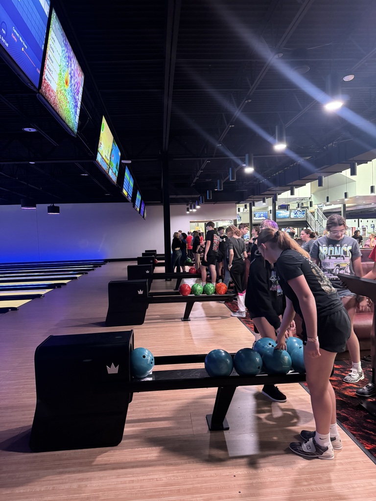 8th grade students participate in activities at Thrillhouse