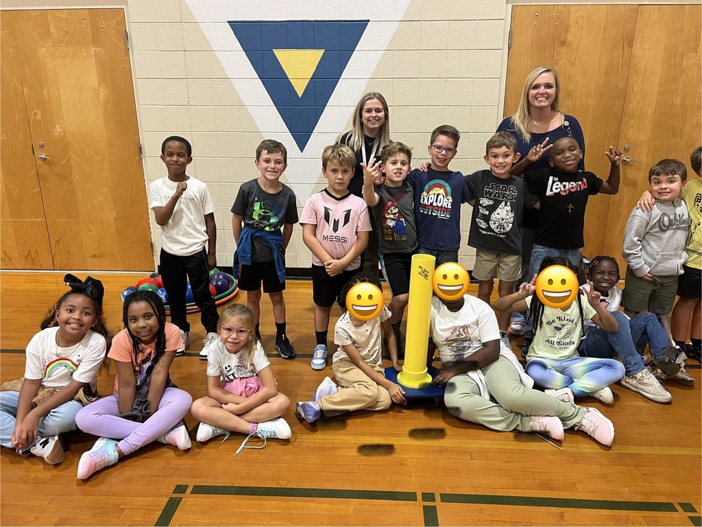 Mrs. Bunn and her class and student teacher
