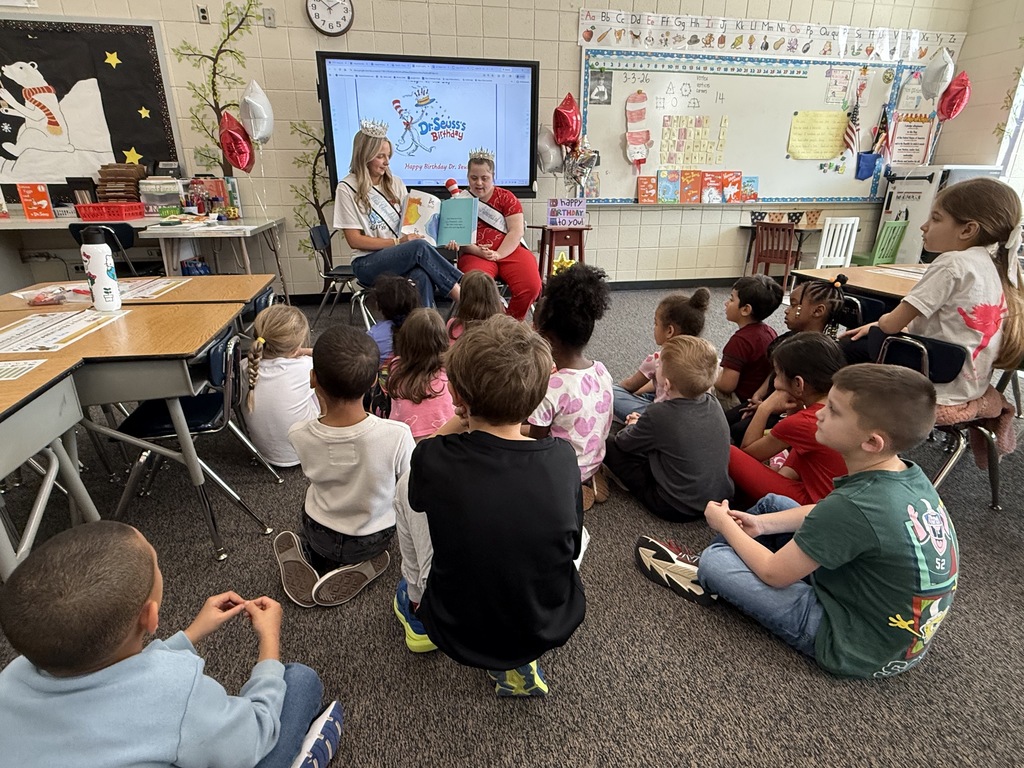 Ava Blaire Slawinski, Miss Cleveland High School, and Autumn, Miss Cleveland High School's Princess