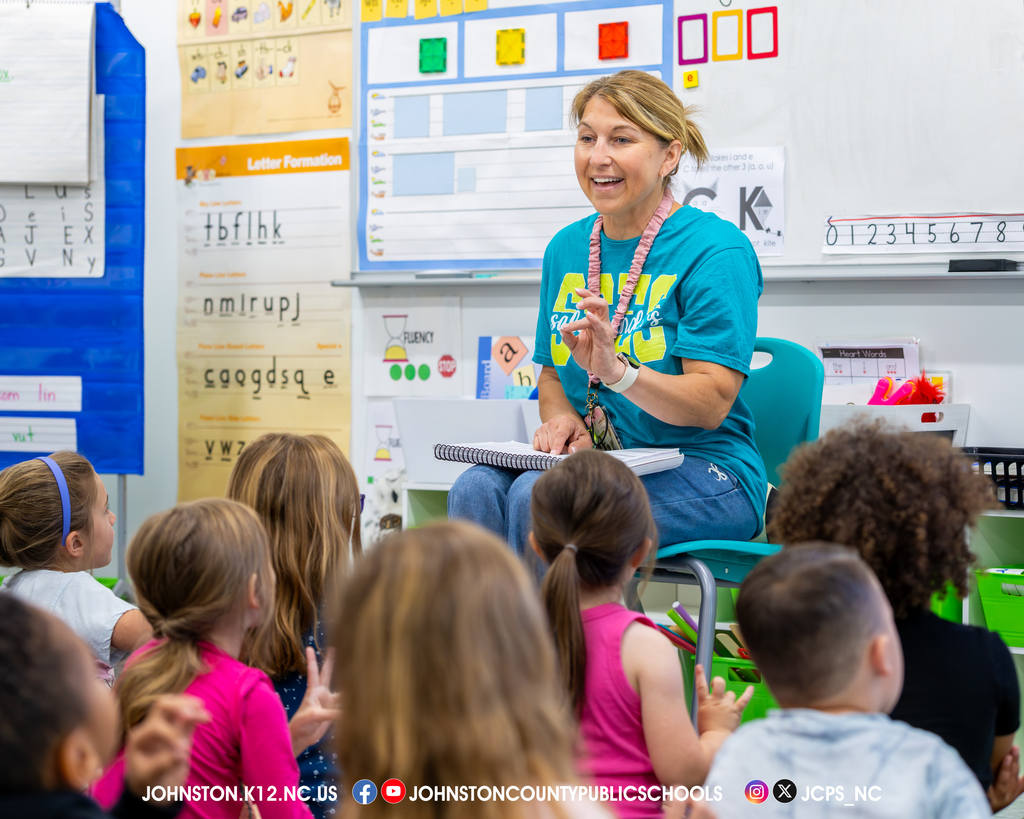 JCPS Kindergarten Teacher teaching in classroom