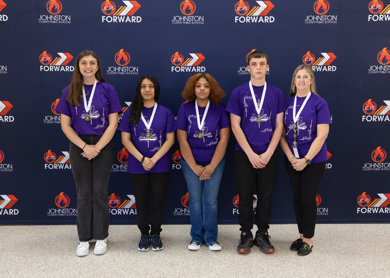 South Johnston High in a team photo for third place.