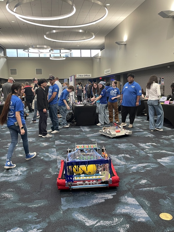 JoCo Robos show off their robot