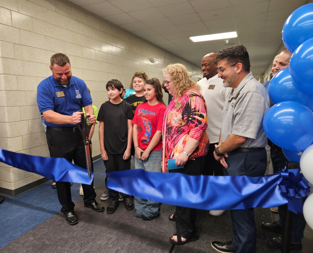 Hufford ribbon cutting ceremony