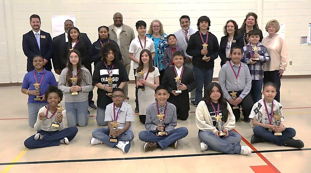 Joliet Chamber of Commerce Student Scholarship Winners with Superintendent and School Board